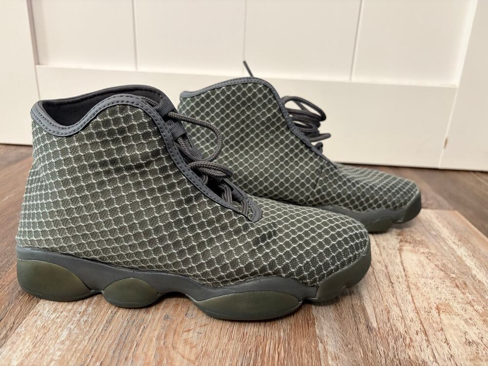 Jordan Horizon Wolf Grey White Dark Grey Sneakers 823581003 Sz 5.5 youth